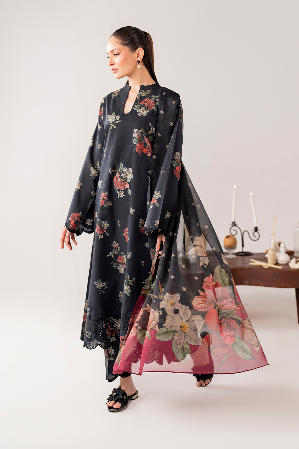 Izel – Chicken Kari Lawn 3-Piece Unstitched Suit UE-268