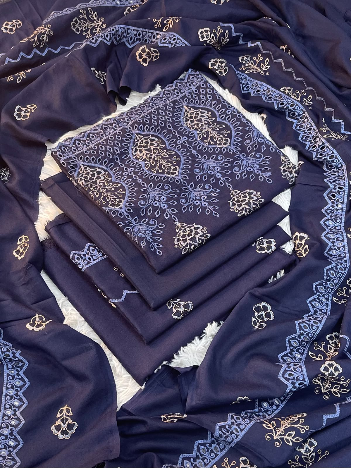 Agha Noor Embroidered Karandi 3-Piece Unstitched Suit 002083