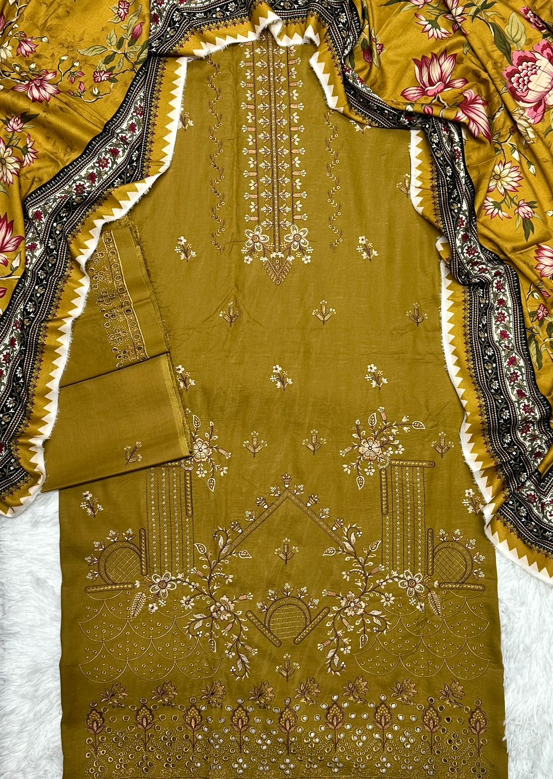 Musammary Cotrai 3PCs Embroidered Luxury Winter Suit 000658