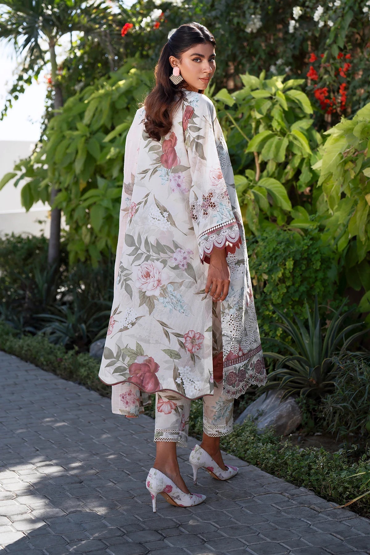 Baroque EMBROIDERED Unstitched Lawn 3 Pcs UF-4070