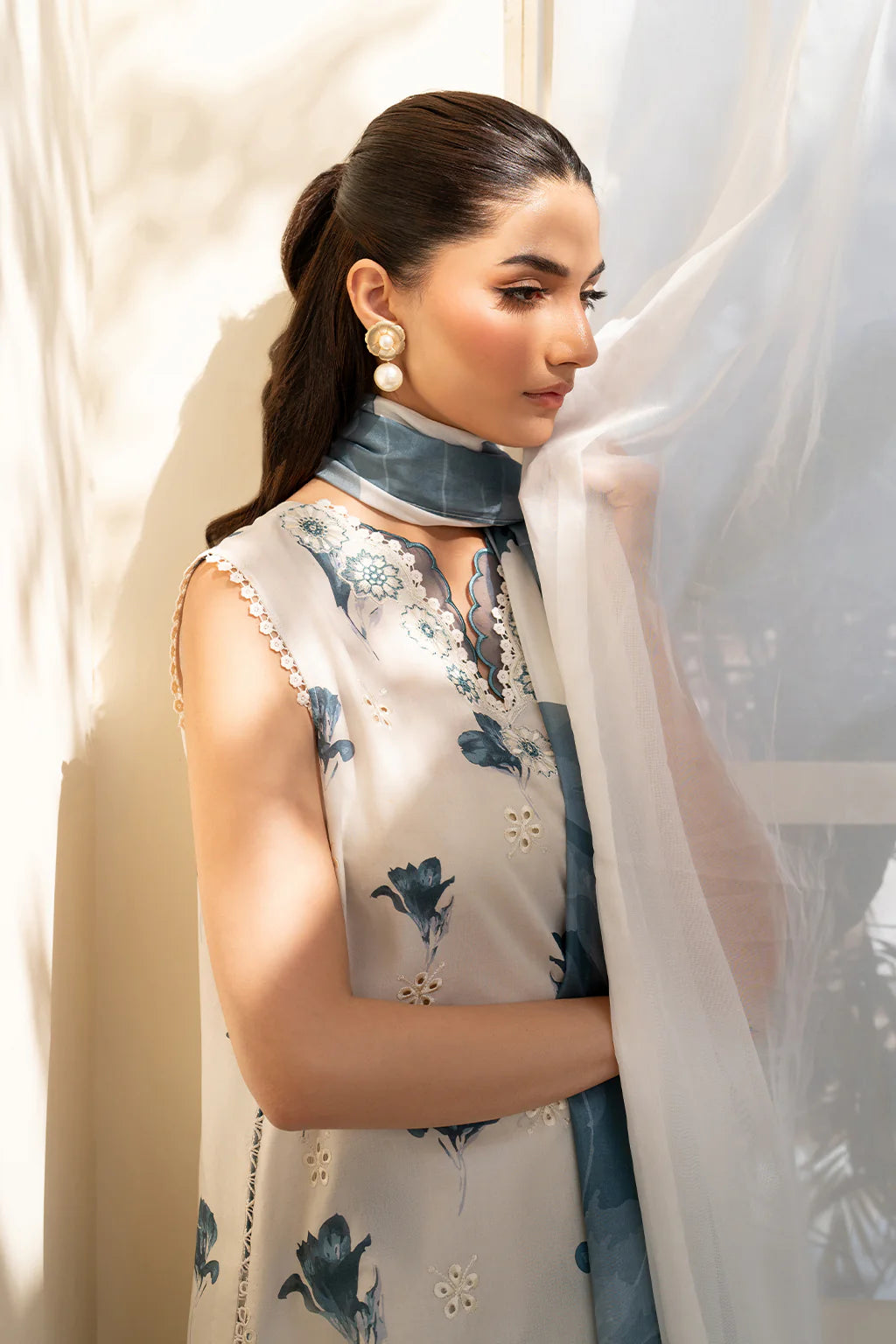 Iznik Embroidered Lawn 3Pcs Luxury Suit UE-442 Skin Gray