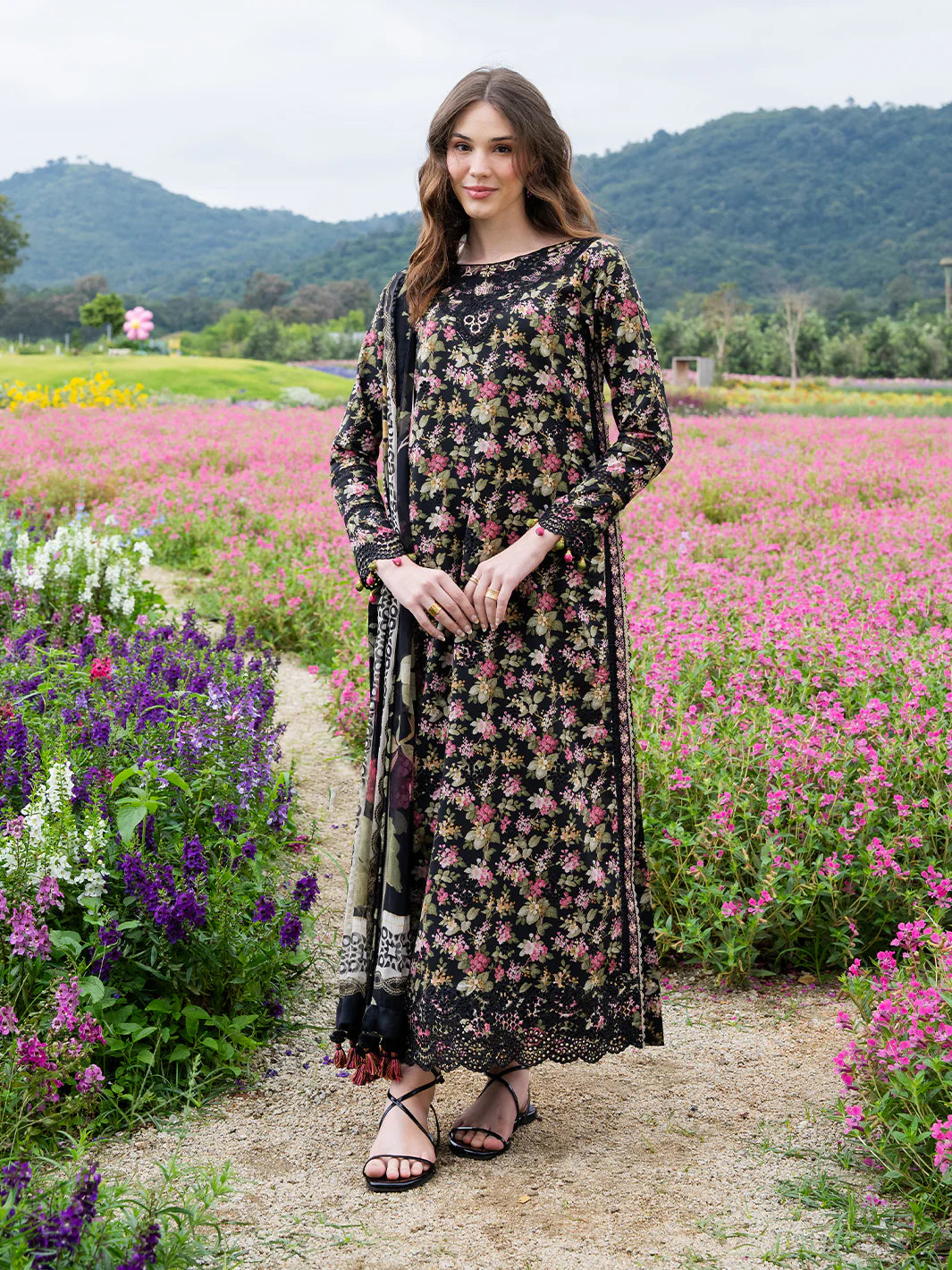 Izel – Rosaa Chicken Kari Lawn 3-Piece Unstitched Suit