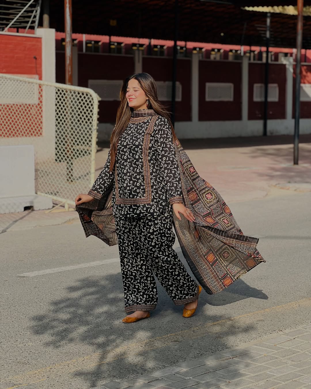 Uswa Zia Outfits Hit 3Pcs Printed Shirt Trouser Dupatta 000185