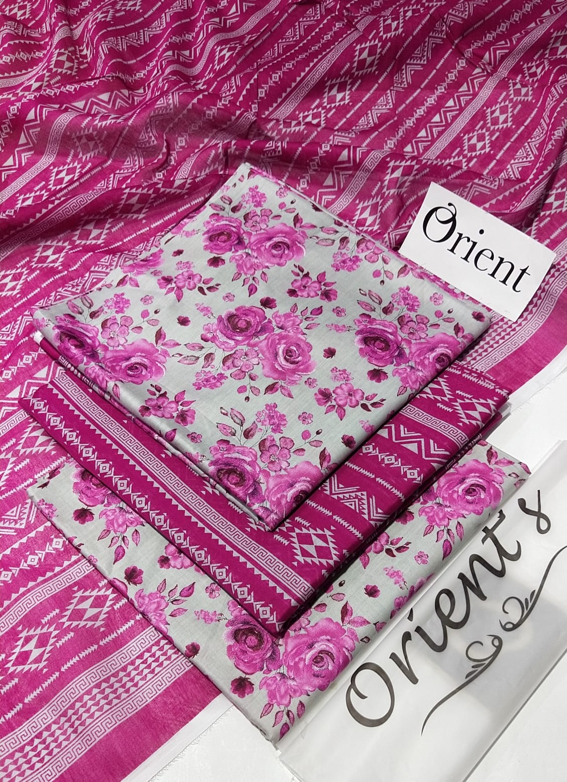 Uswa Zia Outfits Hit 3Pcs Printed Shirt Trouser Dupatta 000192