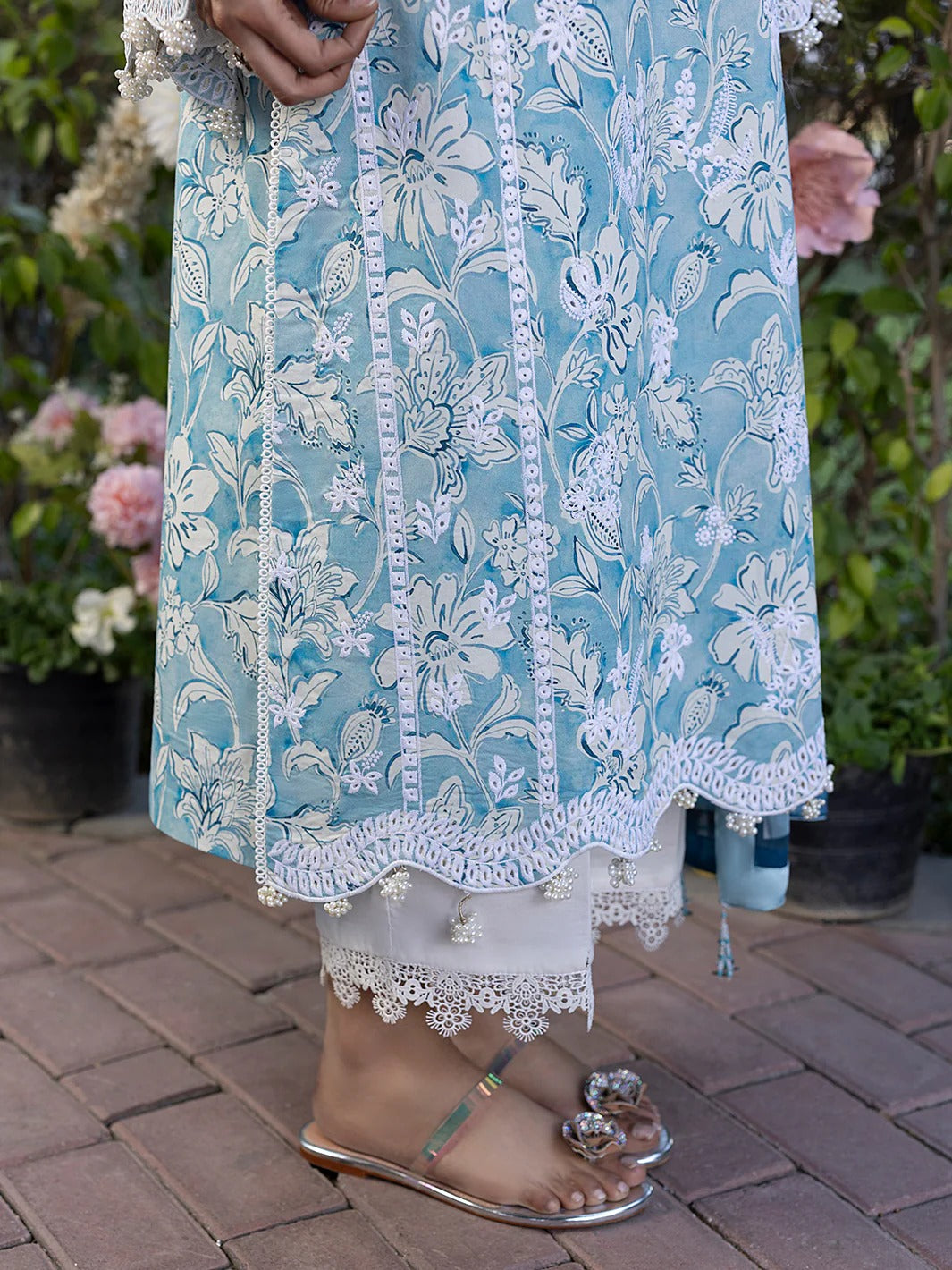 Izel – Pearl Chicken Kari Lawn 3-Piece Unstitched Suit