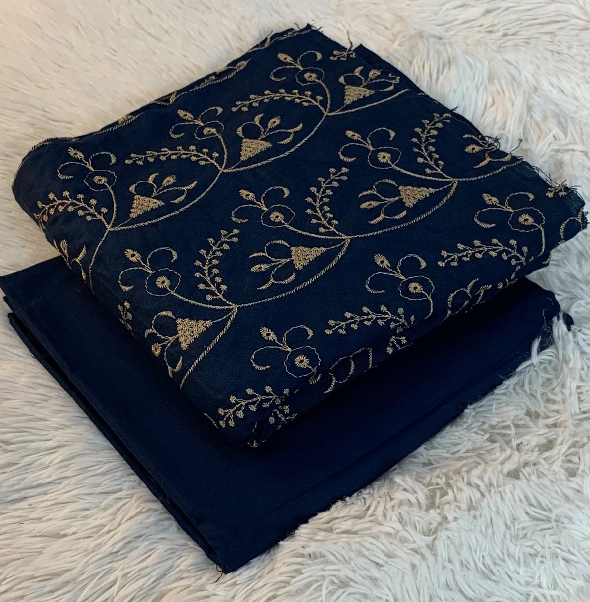Bareeze Dhanak 2 Pcs With Fully Embroidered Shirt & Dyed Trouser 002112