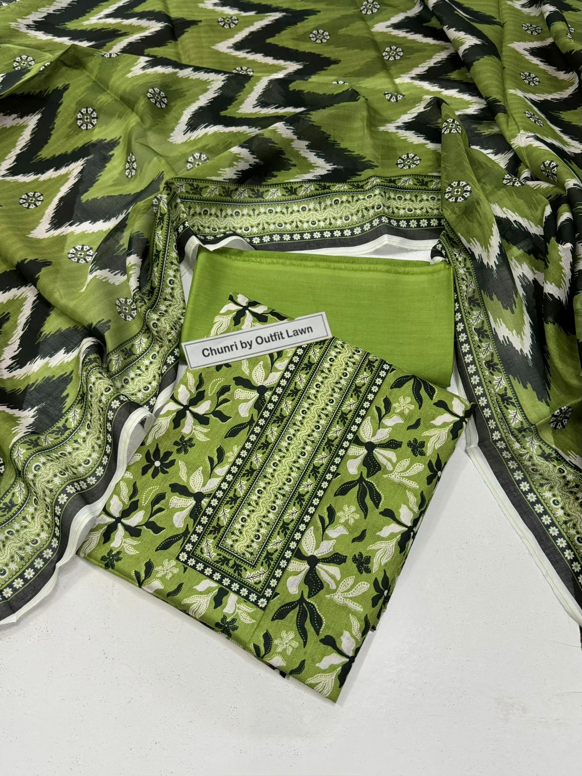 Uswa Zia Outfits Hit 3Pcs Printed Suits 001523
