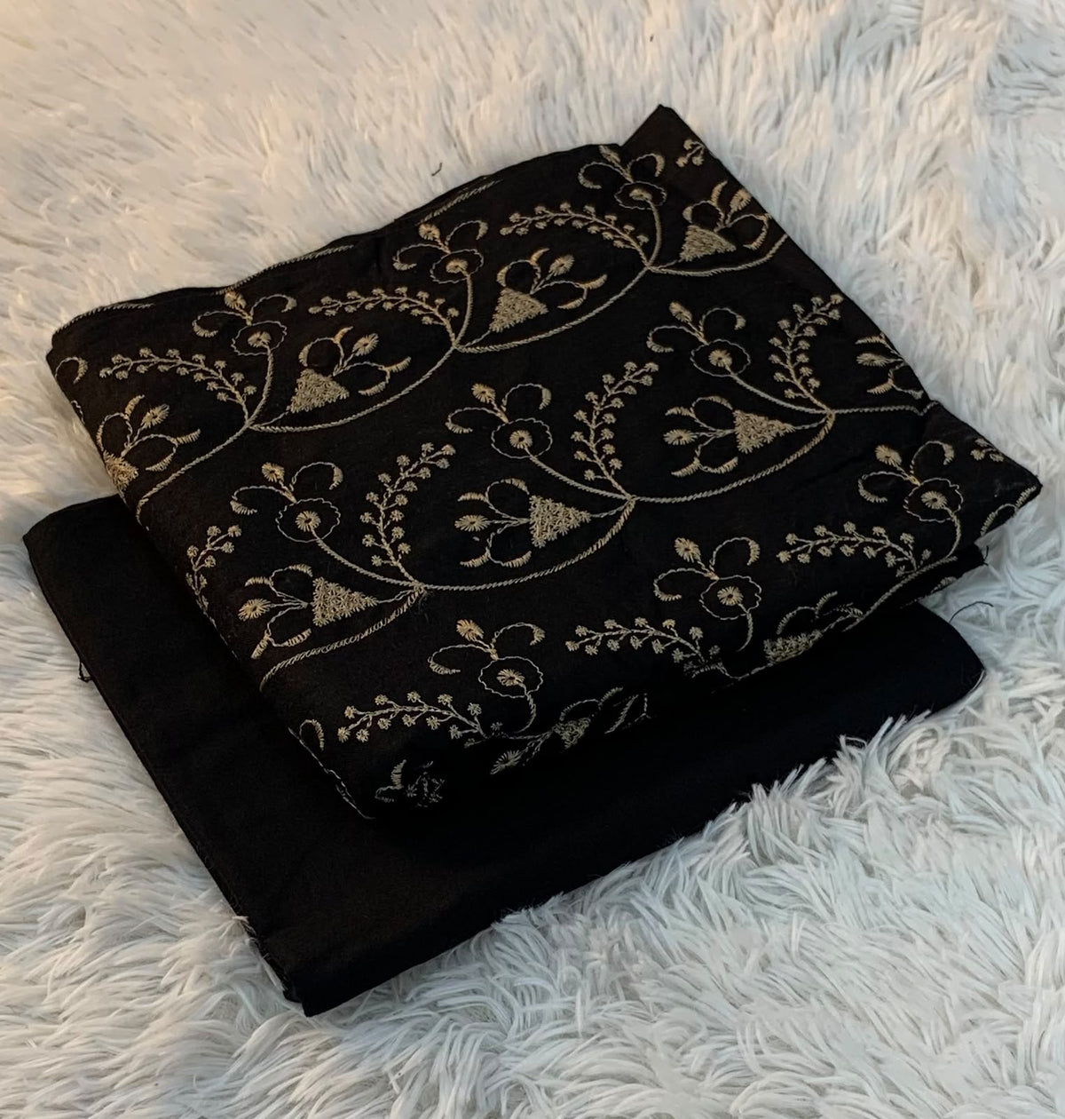 Bareeze Dhanak 2 Pcs With Fully Embroidered Shirt & Dyed Trouser 002105