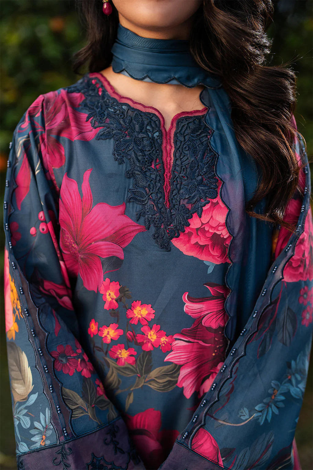 Iznik Embroidered Lawn 3Pcs Luxury Suit UE-401
