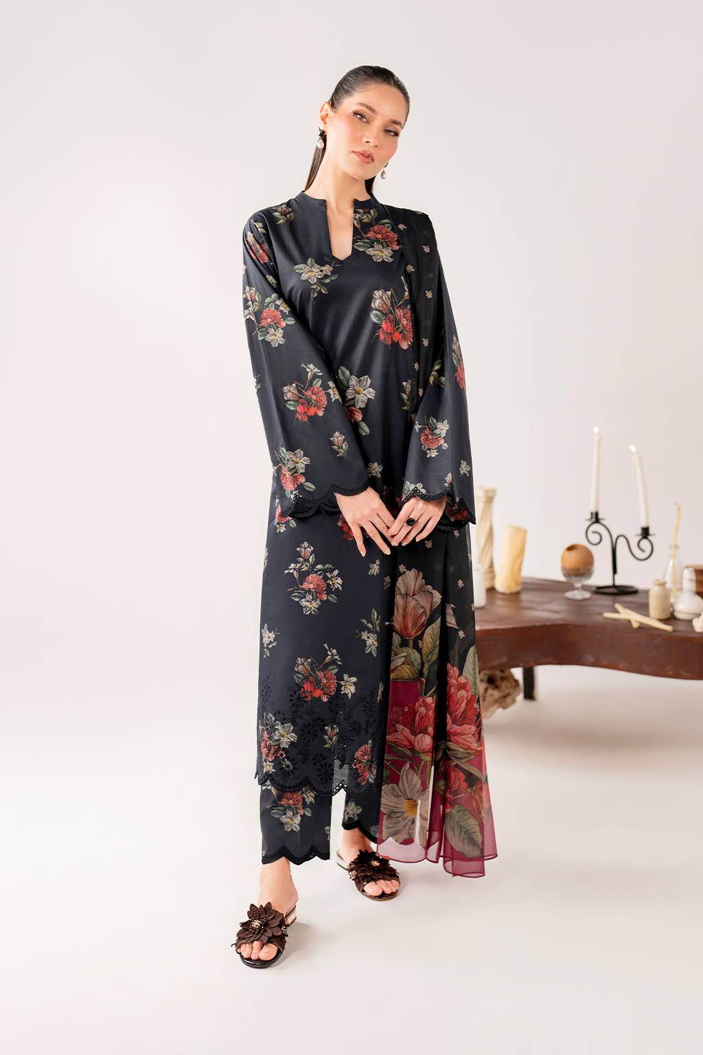 Izel –  Chicken Kari Lawn 3-Piece Unstitched Suit UE-268