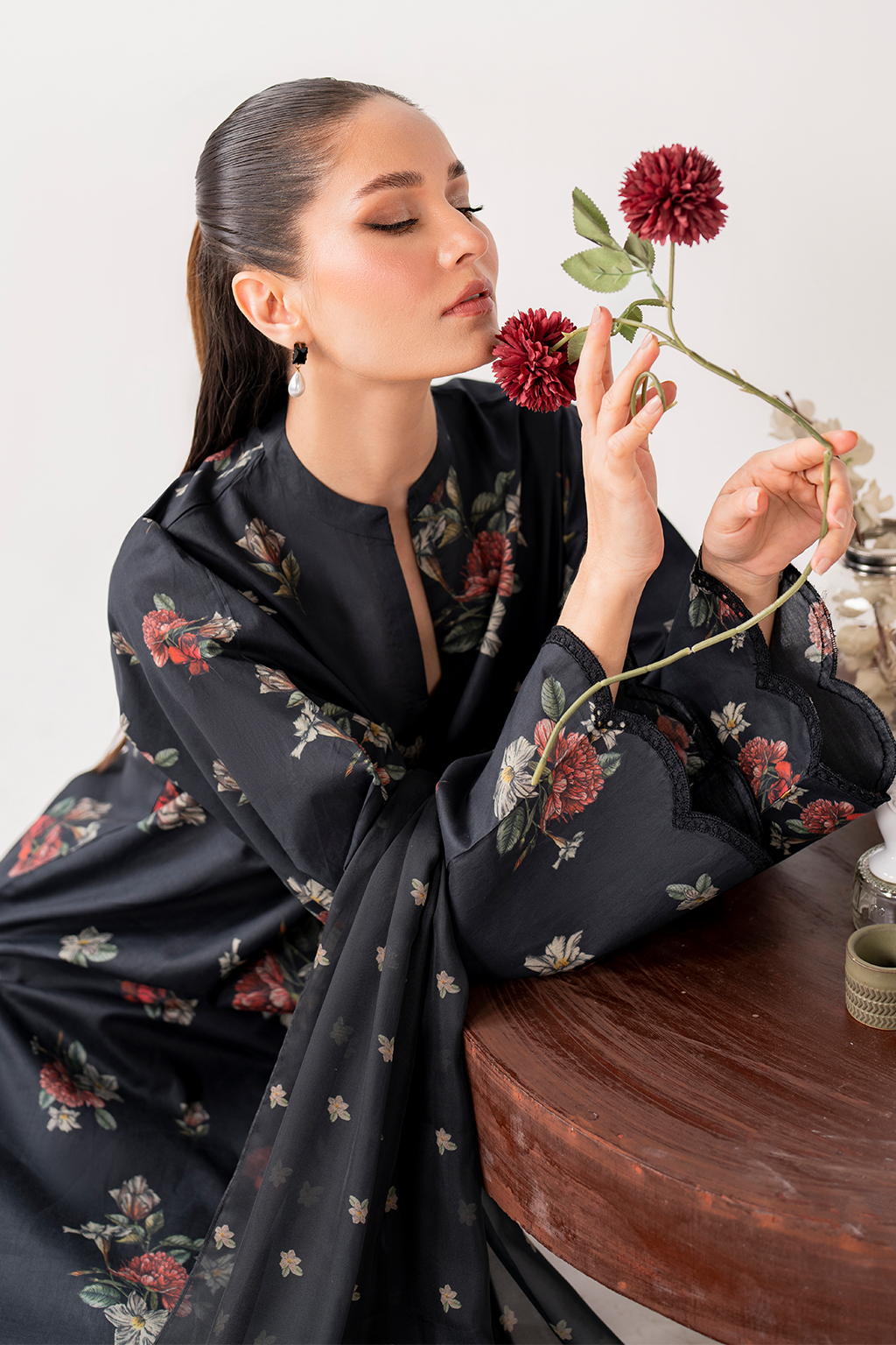 Izel –  Chicken Kari Lawn 3-Piece Unstitched Suit UE-268