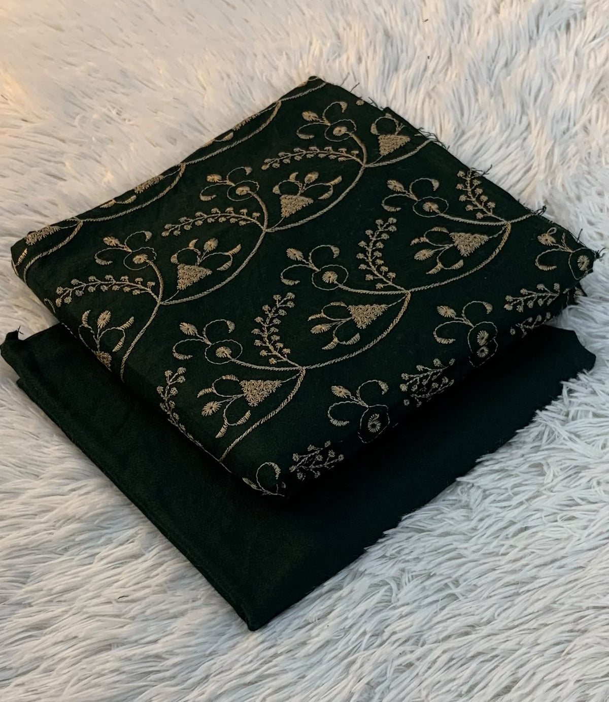 Bareeze Dhanak 2 Pcs With Fully Embroidered Shirt & Dyed Trouser 002100