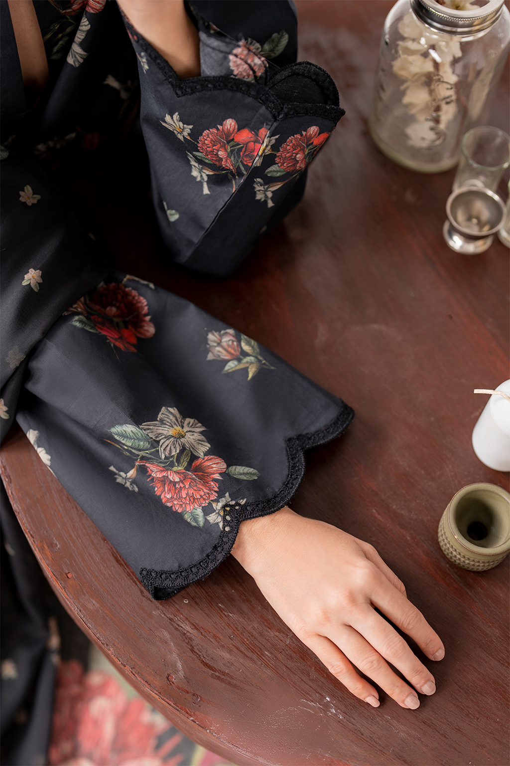 Izel –  Chicken Kari Lawn 3-Piece Unstitched Suit UE-268