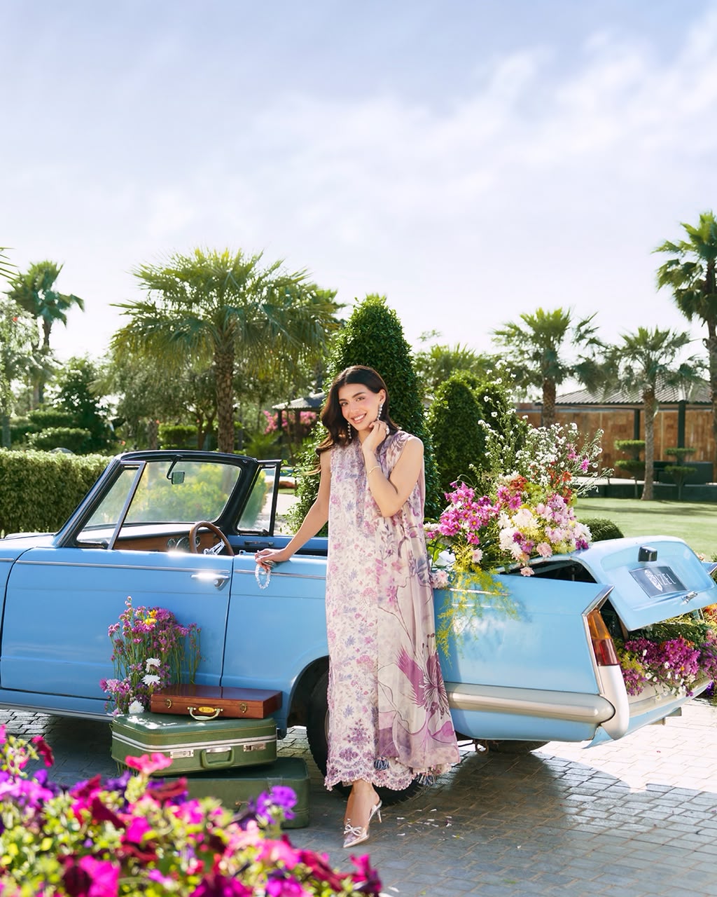 Izel –  Reve Chicken Kari Lawn 3-Piece Unstitched Suit