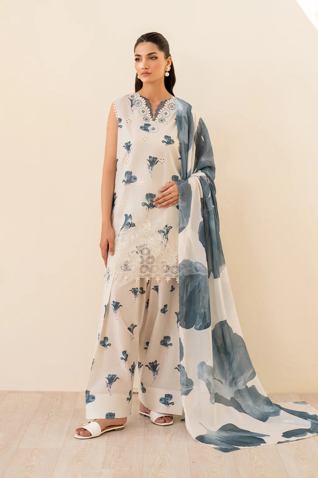 Iznik Embroidered Lawn 3Pcs Luxury Suit UE-442 Skin Gray