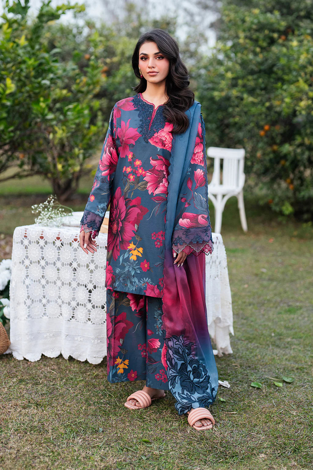 Iznik Embroidered Lawn 3Pcs Luxury Suit UE-401