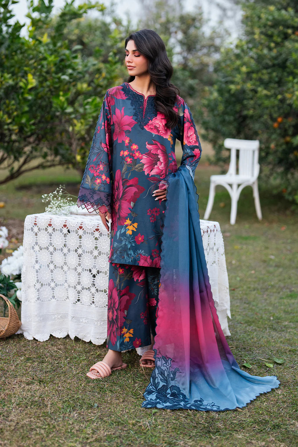 Iznik Embroidered Lawn 3Pcs Luxury Suit UE-401