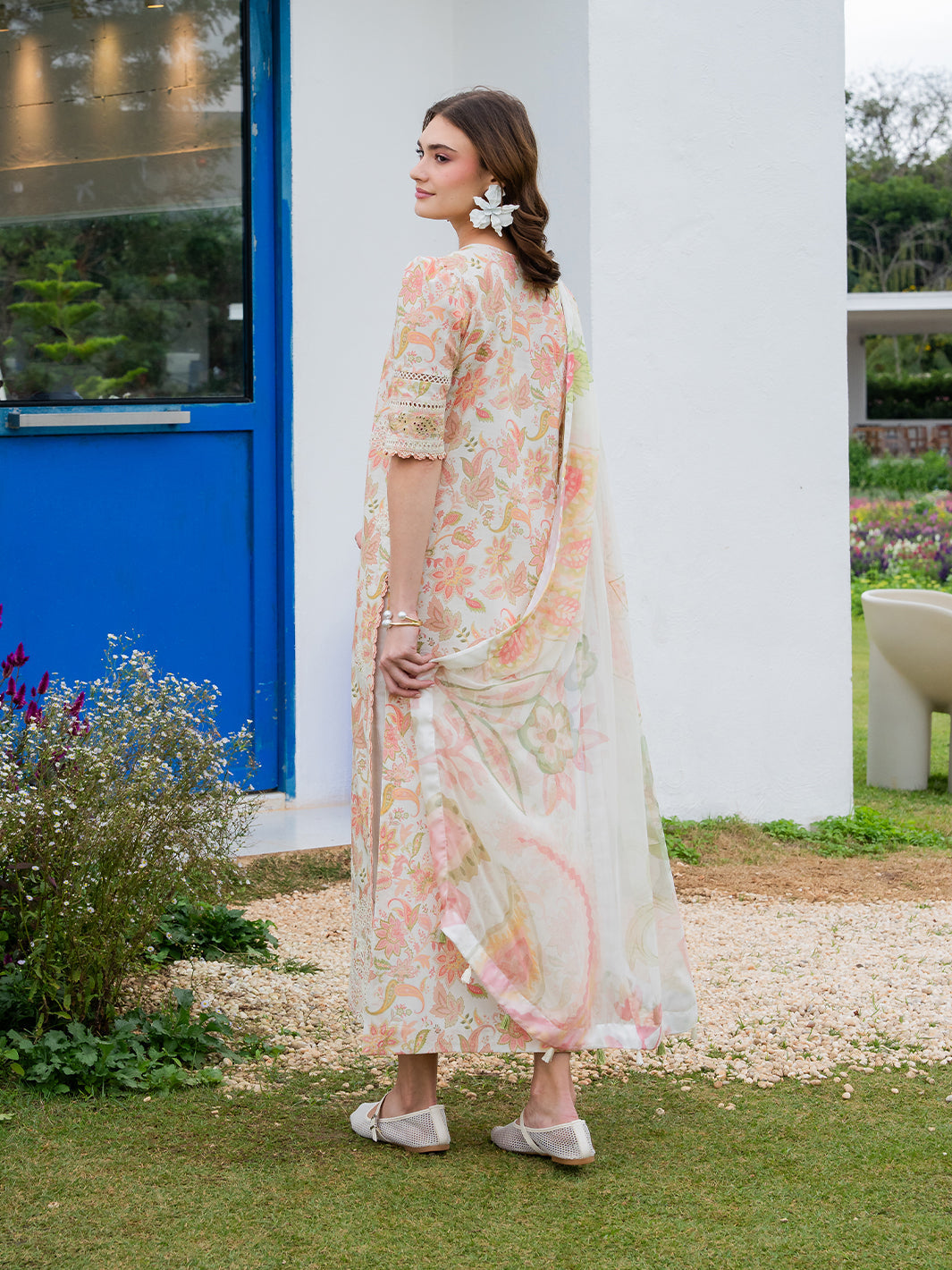 Izel – Avelyn Chicken Kari Lawn 3-Piece Unstitched Suit