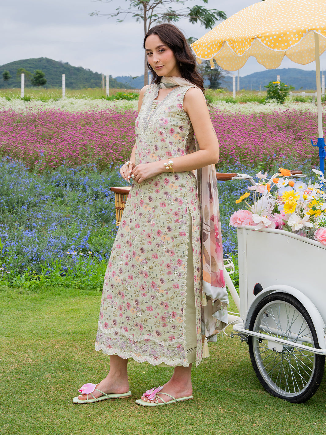 Izel – Belle Chicken Kari Lawn 3-Piece Unstitched Suit