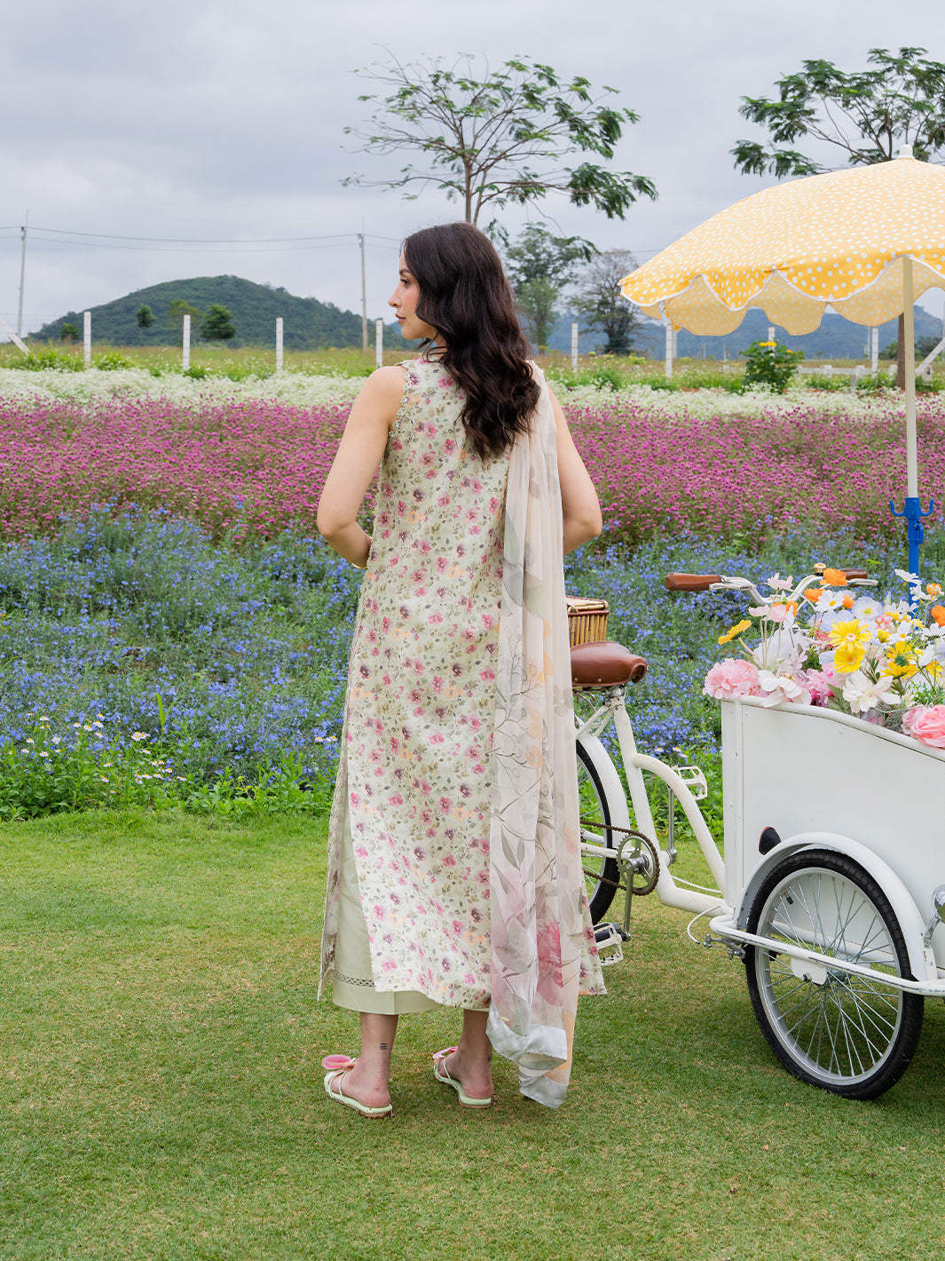 Izel – Belle Chicken Kari Lawn 3-Piece Unstitched Suit