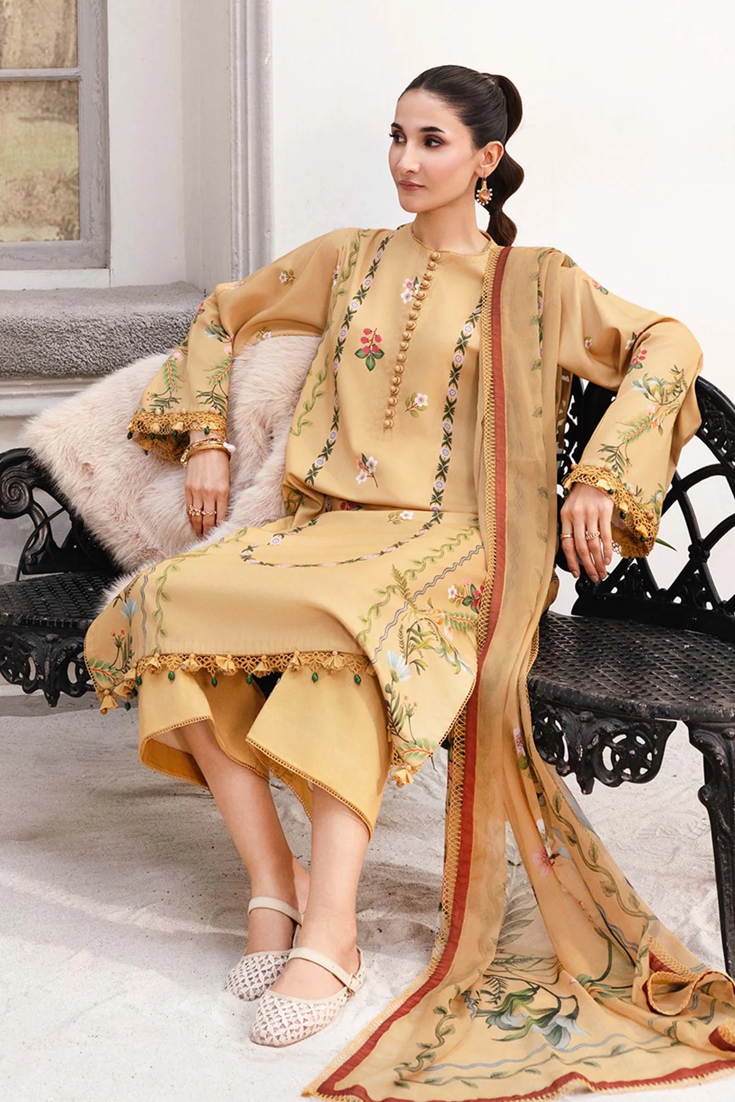 Maria B M.Basics Printed Lawn Unstitched 3pcs Suit 1105-B