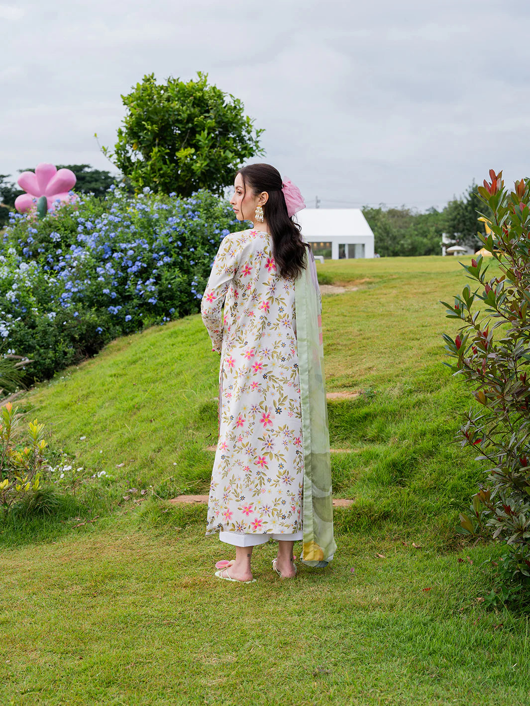 Izel –  Elorin Chicken Kari Lawn 3-Piece Unstitched Suit