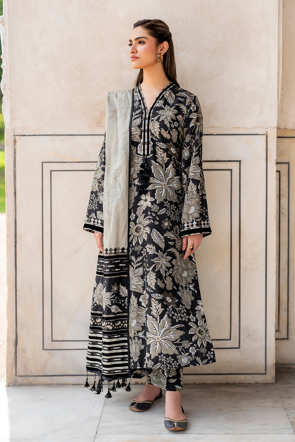 Maria B M Print Khaddar کھ ر Printed 3Pcs  baroqueUF-731 black