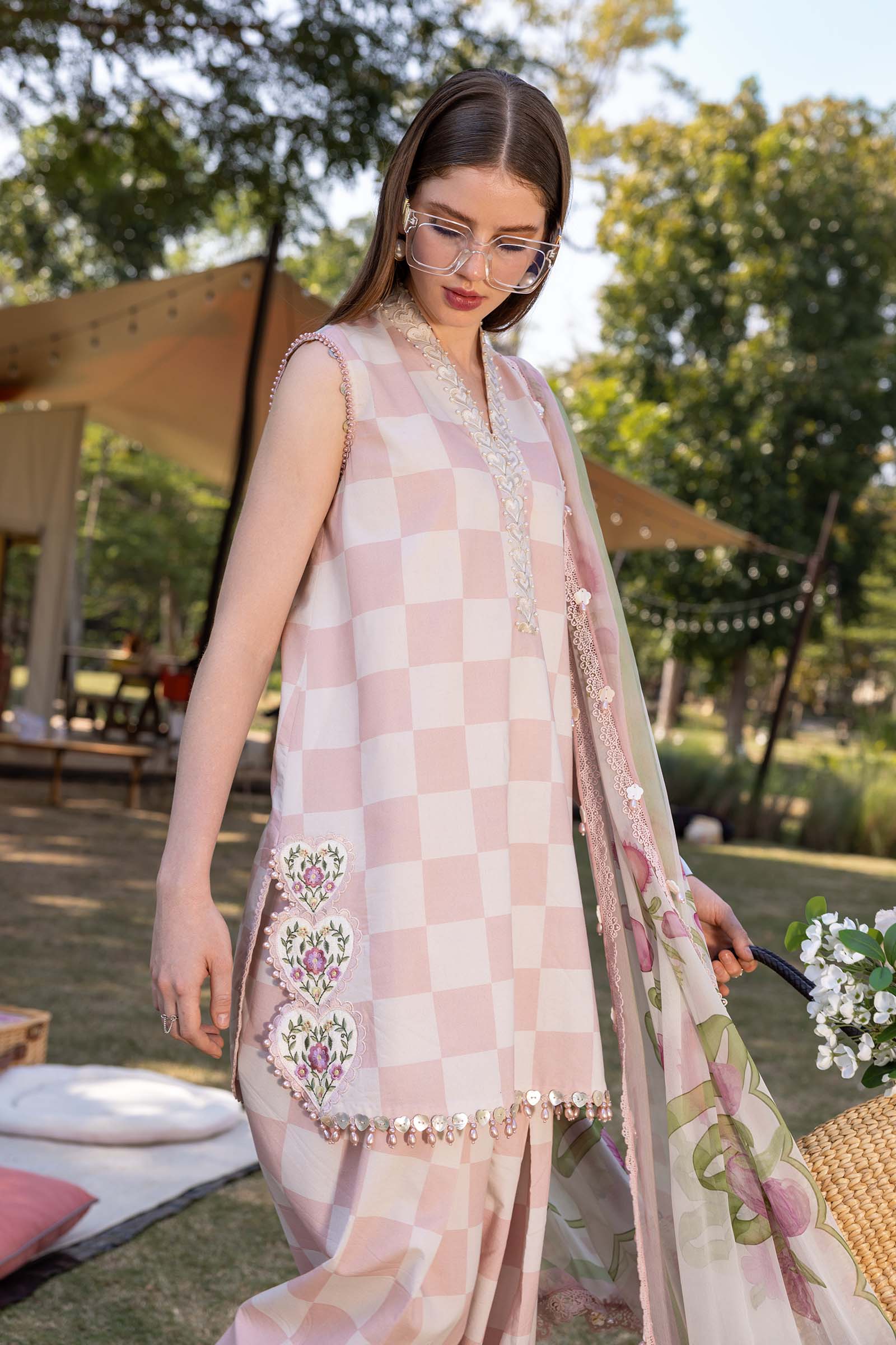 Maria B 3 Piece Unstitched Heavy Embroidered Lawn Replica Suit | BadyPink