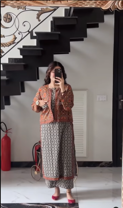 Uswa Zia Lawn Orient 3 Pcs printed Shirt Trouser Dupatta UZ-01