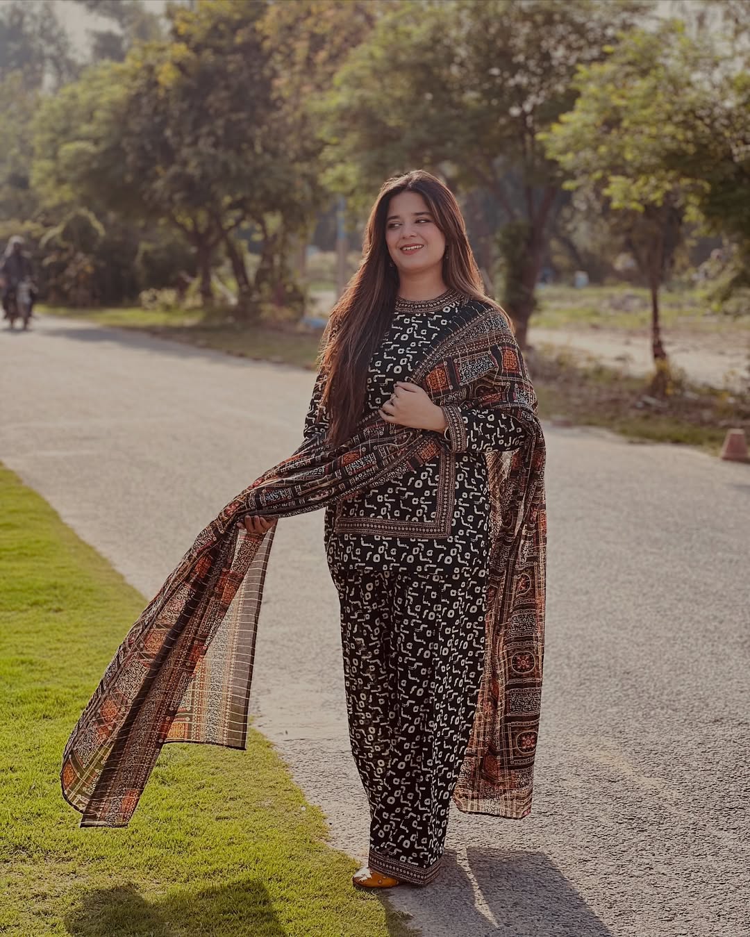 Uswa Zia Outfits Hit 3Pcs Printed Shirt Trouser Dupatta 000185