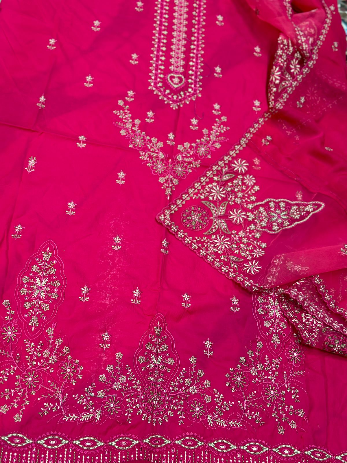 Gulle-Noor Embroidered Luxury Chikenkari 3 piece with Pure Cutwork Dupatta pink