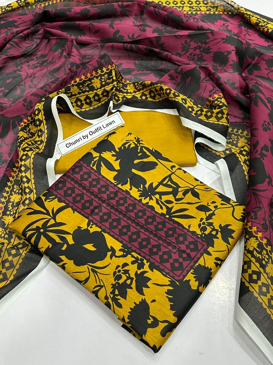 Uswa Zia Outfits Hit 3Pcs Printed Shirt Trouser Dupatta 000187