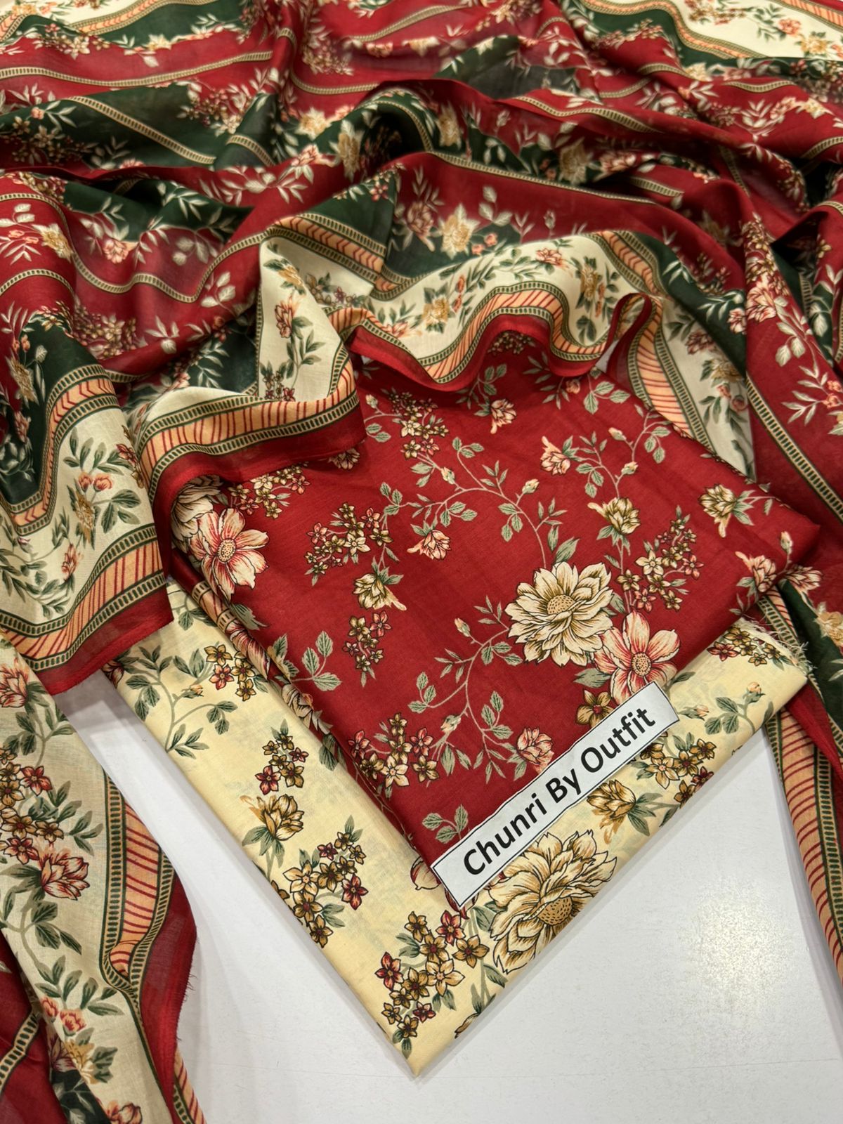 Uswa Zia Outfits Hit 3Pcs Printed Shirt Trouser Dupatta 000264