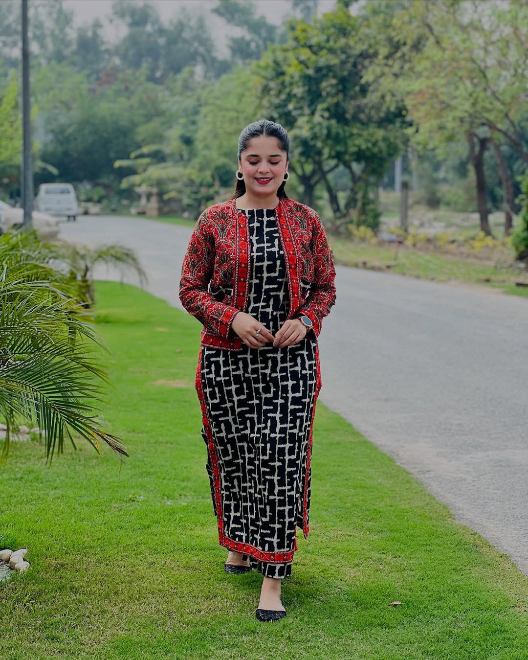 Uswa Zia Outfits Hit 3Pcs Printed Shirt Trouser Dupatta Binsaedblackline