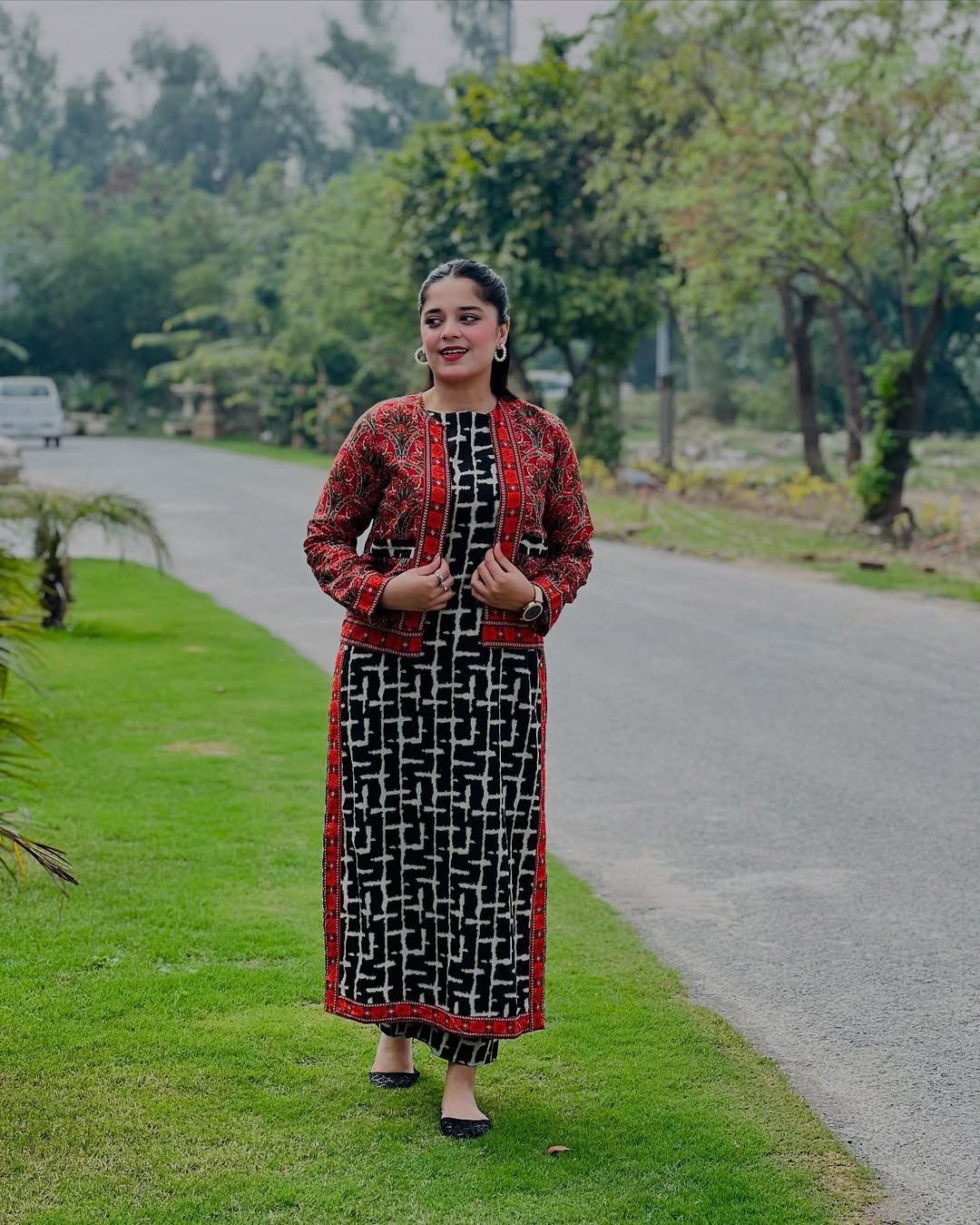 Uswa Zia Outfits Hit 3Pcs Printed Shirt Trouser Dupatta Binsaedblackline