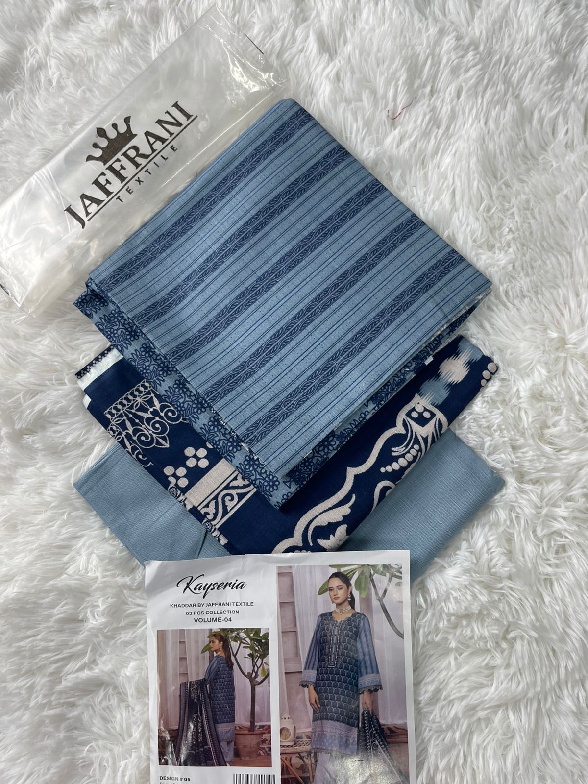 Kayseria Khaddar Unstitched 3 Piece Printed KHD04