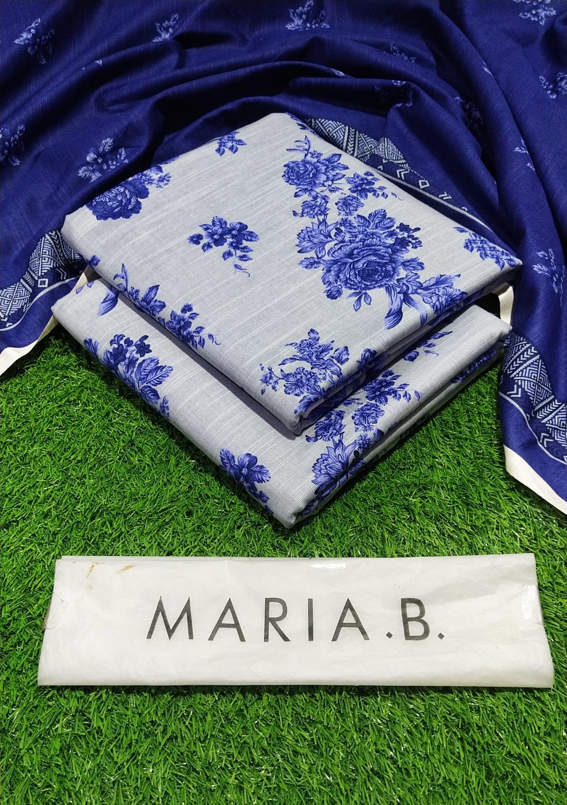 Maria B M Print Khaddar کھ ر Printed 3Pcs  MiZNIK
