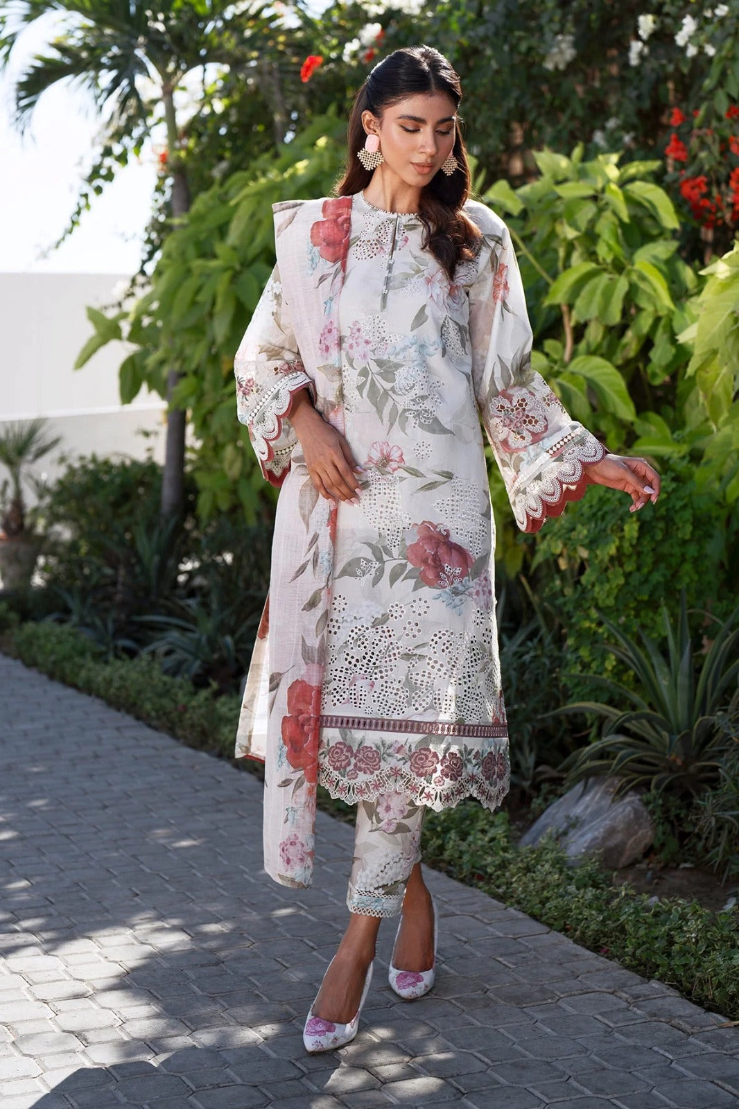 Baroque EMBROIDERED Unstitched Lawn 3 Pcs UF-4070