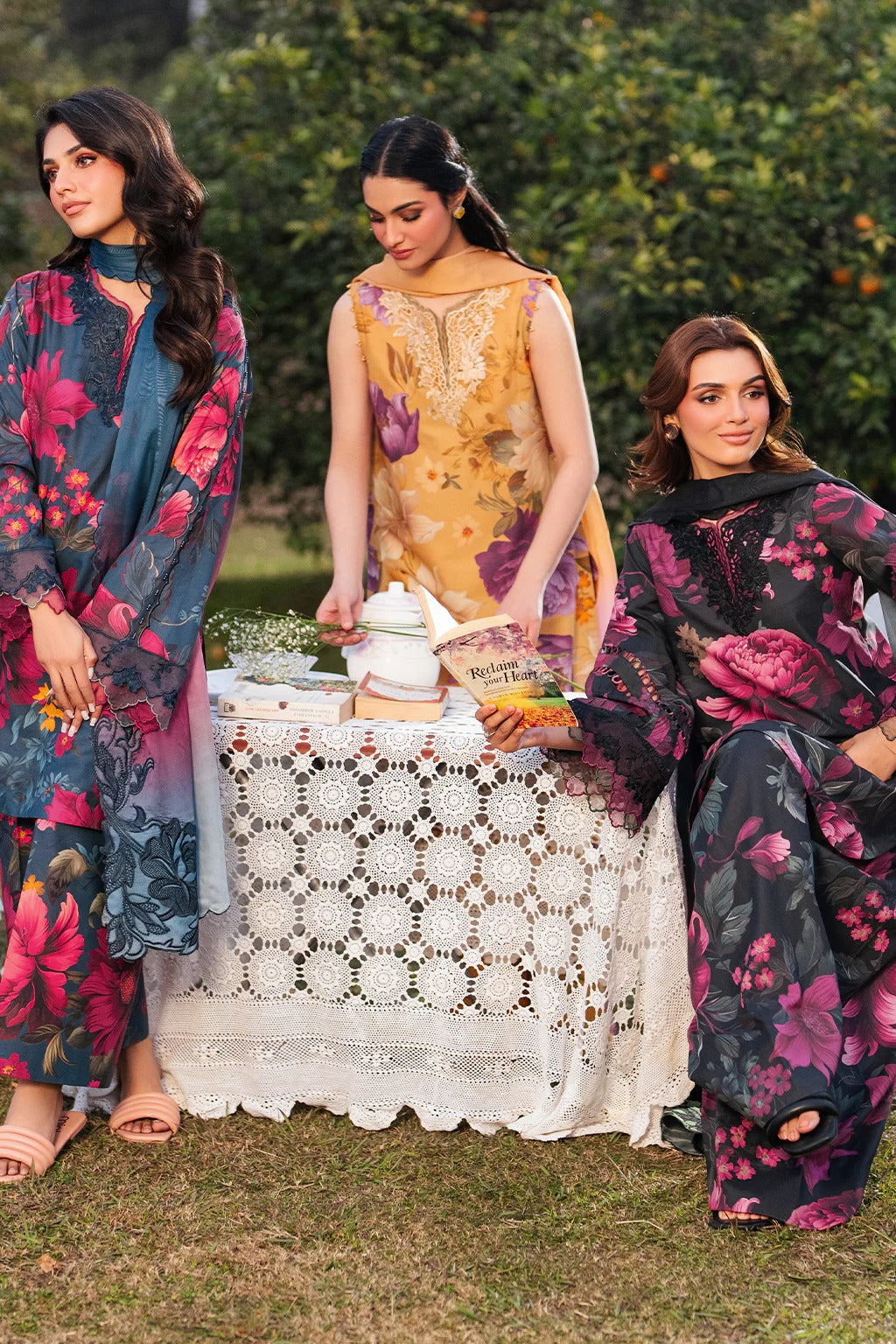 Iznik Embroidered Lawn 3Pcs Luxury Suit UE-400 Yellow