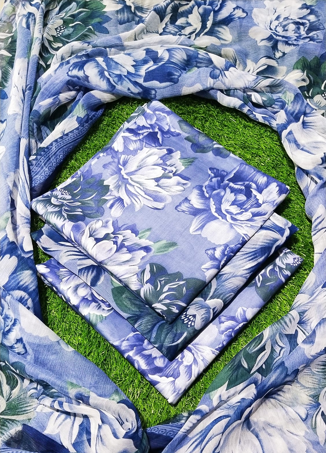 Baroque Printed Lawn 3-Piece Suit With Chiffon Dupatta 001395