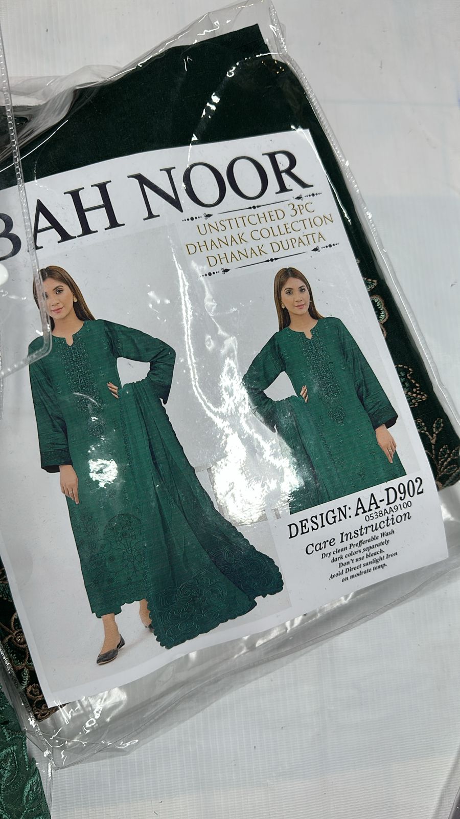 Isbah Noor Dhanak Shawl luxury Unstitched 3 Piece suit D902
