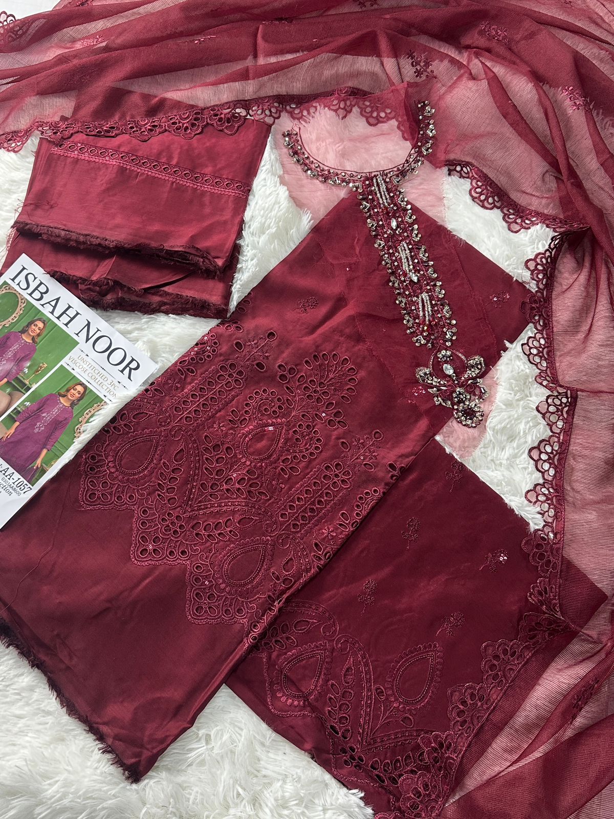 Isbah Noor Luxury Boring Chikankari 3-Piece Viscose AA-1057RED